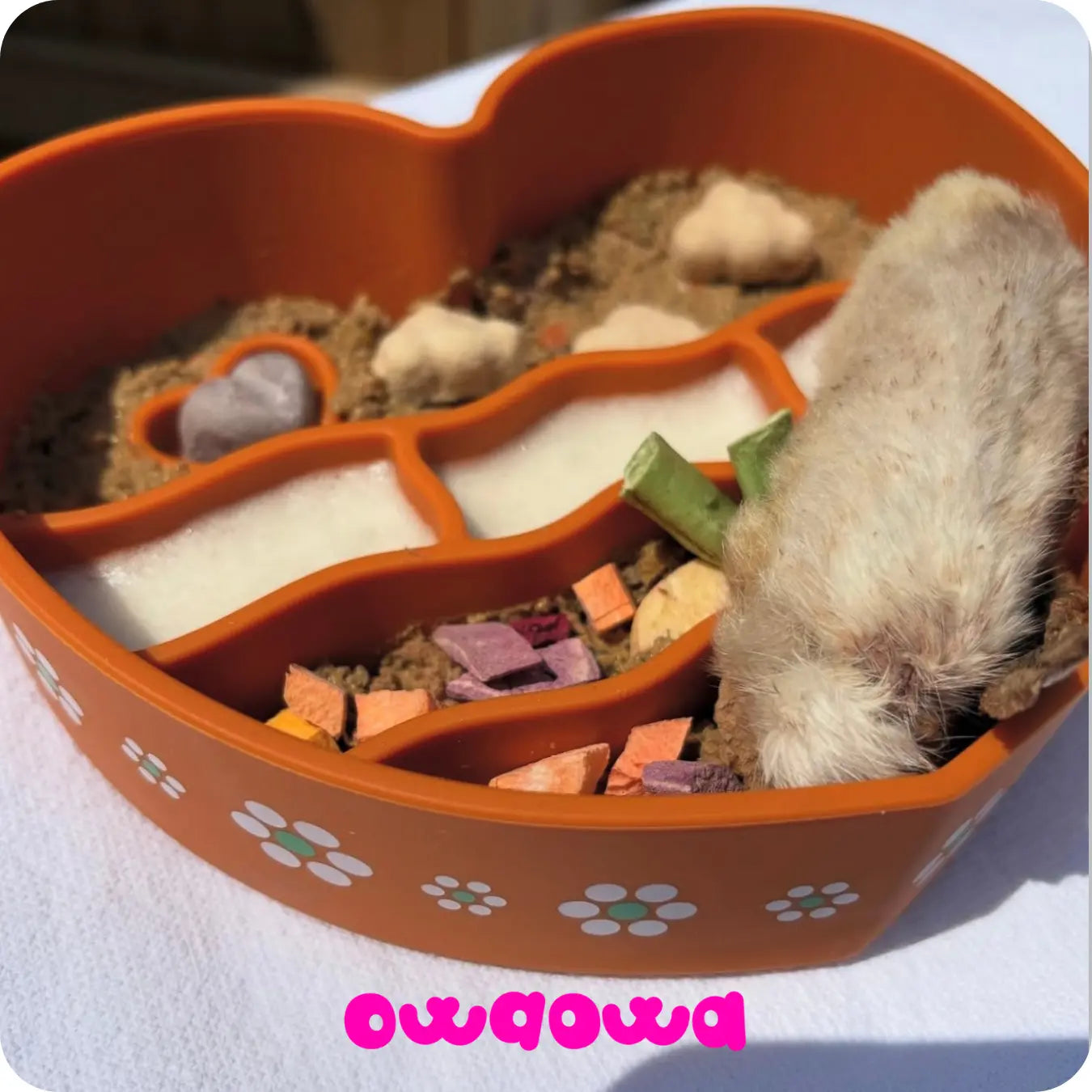 Owa Owa Heart-Shaped Slow Feeder - Premium Food-Grade Silicone Feeding Bowl for Dogs & Cats - Biologically Balanced Diet & Optional Superfoods - Dishwasher-Safe & Easy to Clean - Mexican Barro-Inspired Rim Design